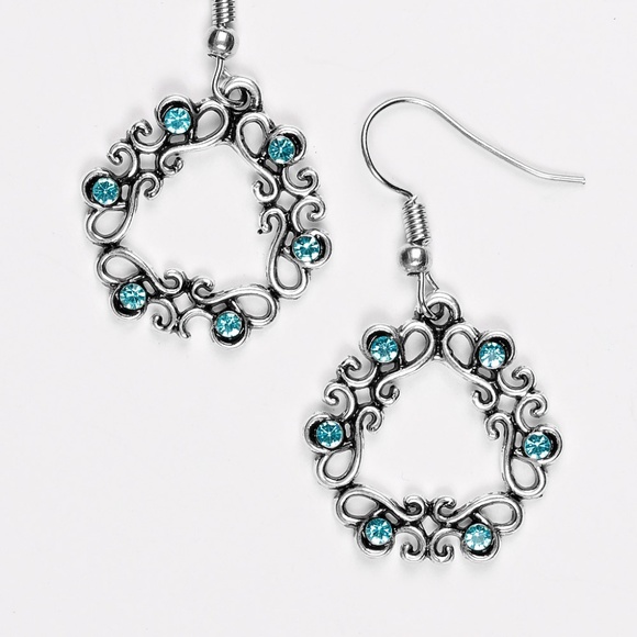 paparazzi Jewelry - Whimsy Wreaths - Blue earrings paparazzi Jewelry - Whimsy Wreaths - Blue earrings